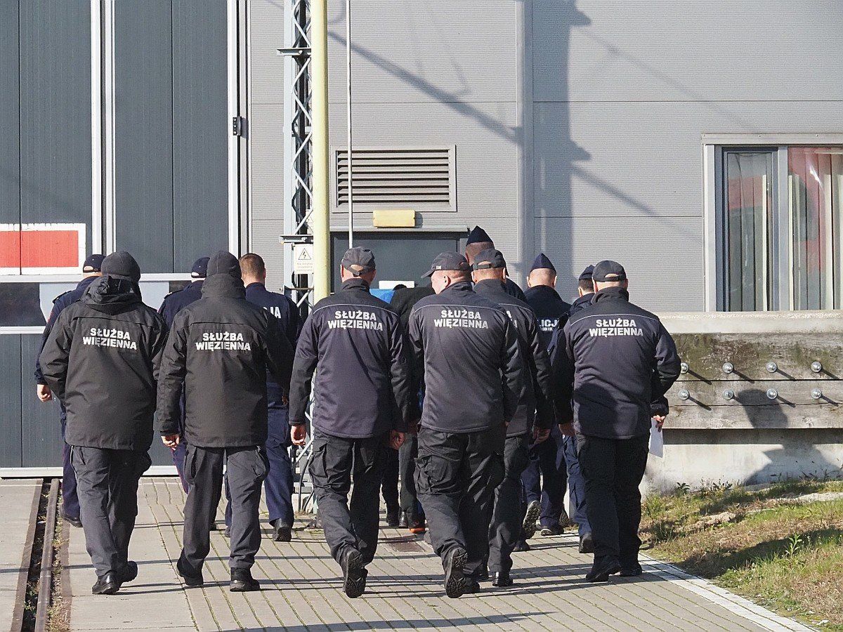 Ćwiczenia służb mundurowych w pociągu Łódzkiej Kolei Aglomeracyjnej