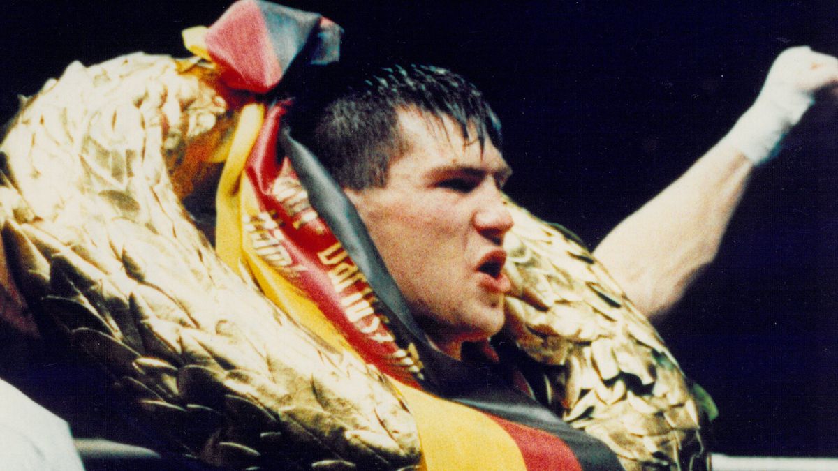 Michalczewski, Dariusz - Sportsman, Boxing, Germany - new light heavyweight International Champion of Germany after beating Ali Saidi in Hamburg; he is wearing a laurel wreath(GERMANY OUT) Michalczewski, Dariusz - Sportsman, Boxing, Germany - new light heavyweight International Champion of Germany after beating Ali Saidi in Hamburg; he is wearing a laurel wreath (Photo by Sport-Classics/ullstein bild via Getty Images)ullstein bild