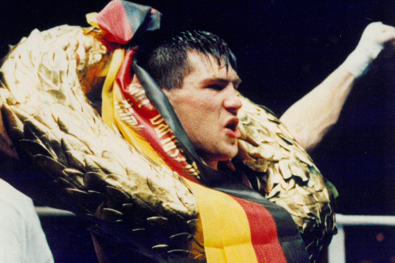 Wychodził przy niemieckim hymnie. Michalczewski tłumaczy