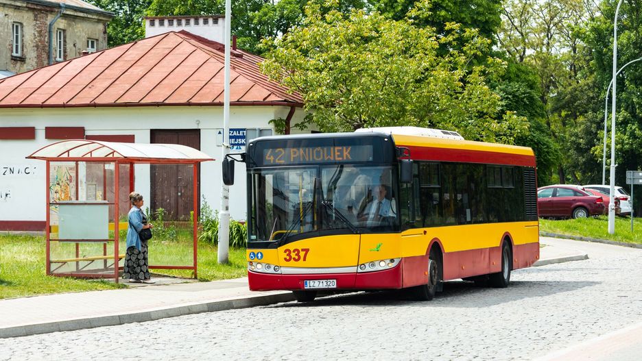 Zamość, przystanek autobusowy. Zdjęcie ilustracyjne