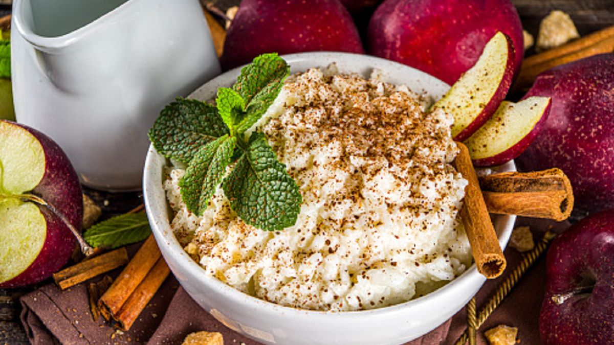 Ryż zapiekany z jabłkiem.