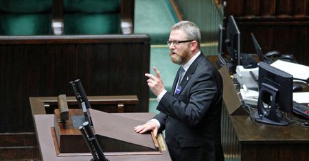 Koronawirus w Polsce. Grzegorz Braun wywołał skandal. Groził, że Łukasz Szumowski zostanie powieszony