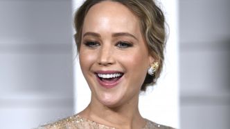 Jennifer Lawrence z CIĄŻOWYM BRZUSZKIEM olśniewa na premierze "Nie patrz w górę" (ZDJĘCIA)