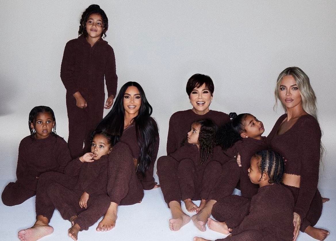 Kardashianki pozują do zdjęć z gromadką dzieci
