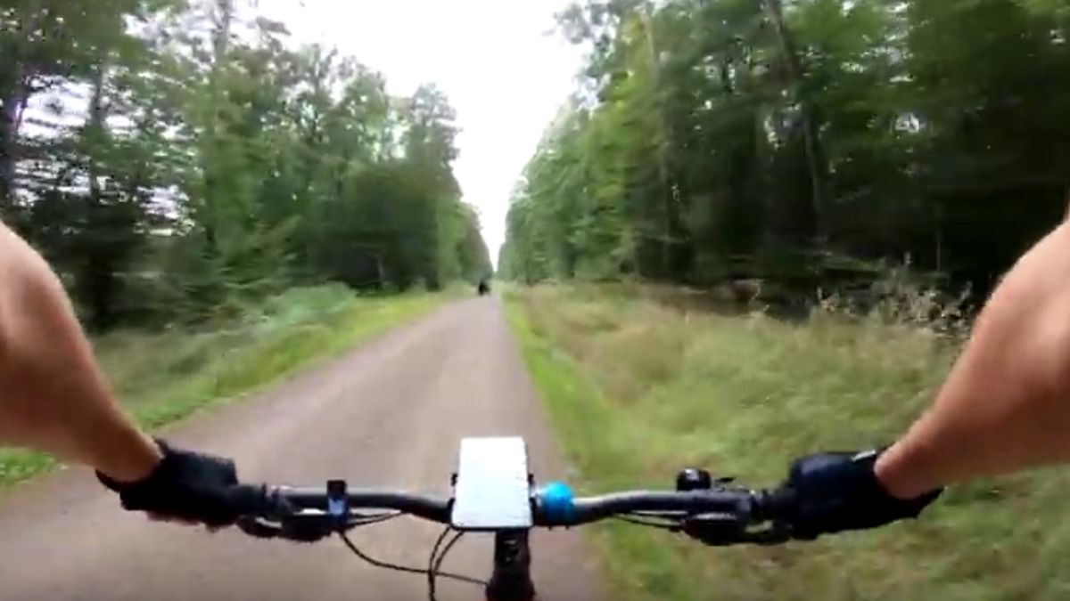 Mieszkaniec powiatu jędrzejowskiego dwukrotnie wybrał się na przejażdżkę rowerową zupełnie nago.