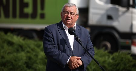Miliony Polaków muszą płacić. A posłowie? Nie wydają nawet złotówki