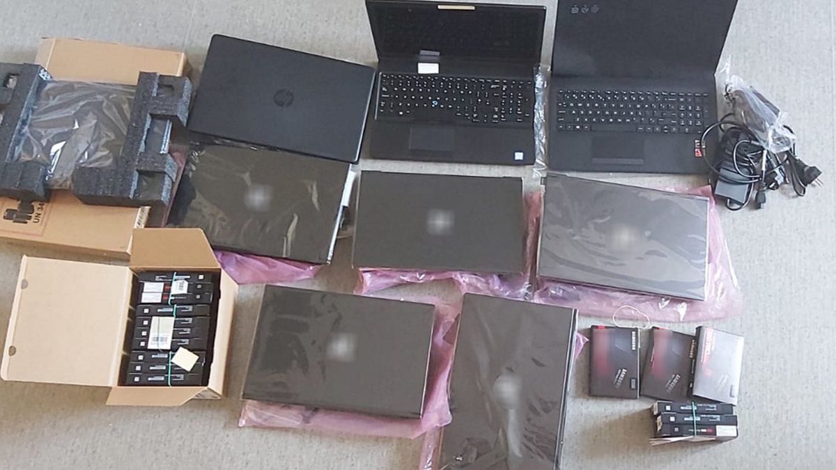 Policjanci z Mokotowa zatrzymali 28-latka podejrzanego o wyniesienie z firmy sprzętu elektronicznego o wartości ponad 70 tys. zł. 