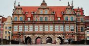 Mieszczka spadła z dachu Zielonej Bramy! Konserwator apeluje: sprawdzajcie rzeźby
