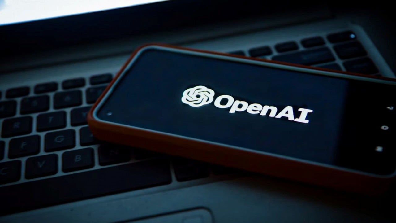 Po zainwestowaniu przez Microsoft 13 miliardów dolarów w ChatGPT, niewielka klauzula może być kluczem do niezależności OpenAI
