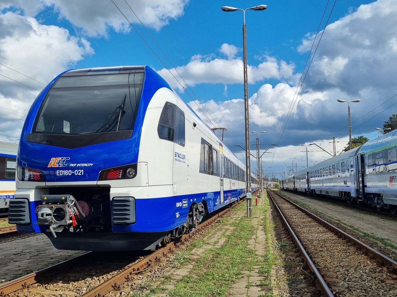 Pociąg PKP Intercity. Podróże koleją coraz wygodniejsze