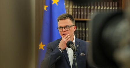 Afera ze studiami Hołowni na Collegium Humanum. Kolejny głos