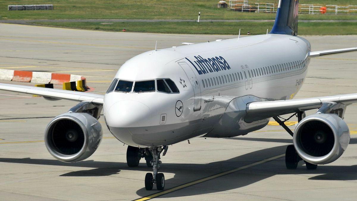 Linie lotnicze muszą wykonywać loty bez pasażerów? Odpowiada rzecznik KE