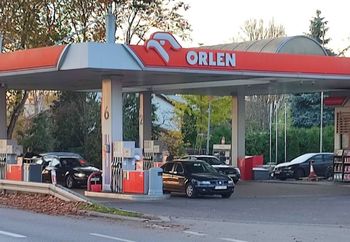 Niemcy przestrzegają przed tankowaniem w Polsce. Wskazują na jakość paliwa