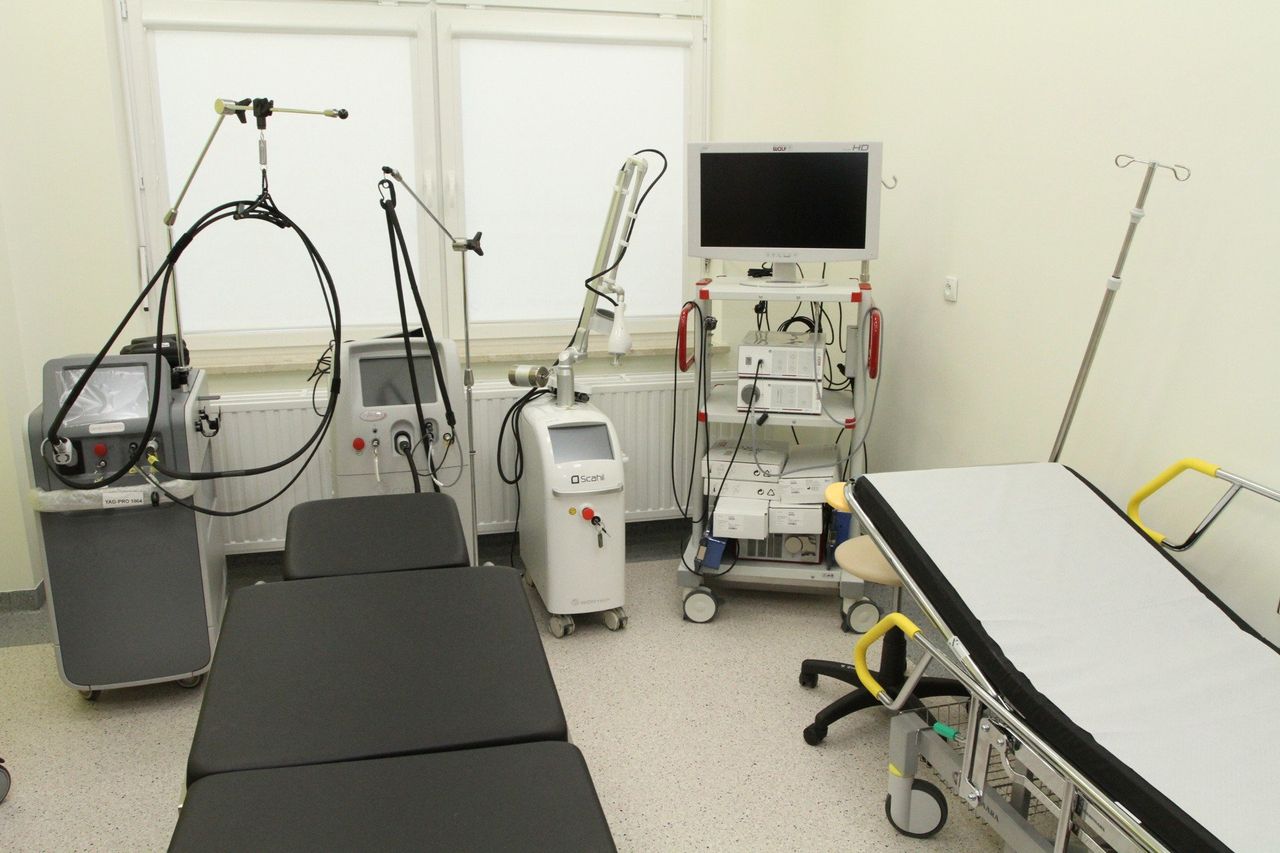 Łódź: 160 tys. zł zadośćuczynienia. Cztery lata chodził z fragmentem cewnika