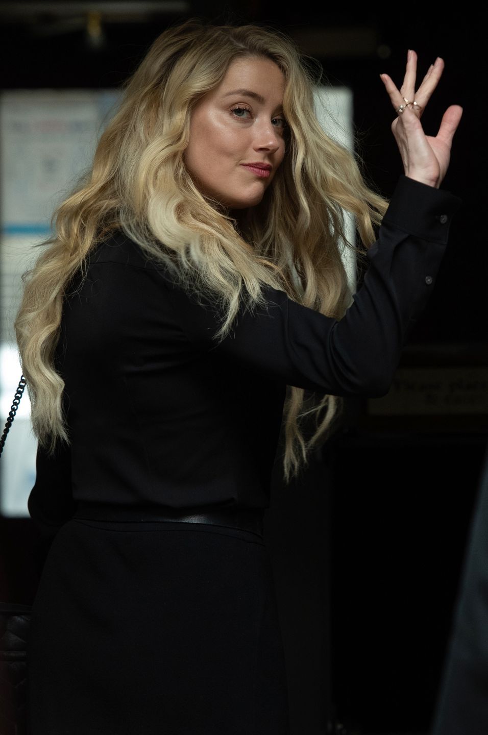 Amber Heard jednak NIE DEFEKOWAŁA na łóżko, które dzieliła z Deppem