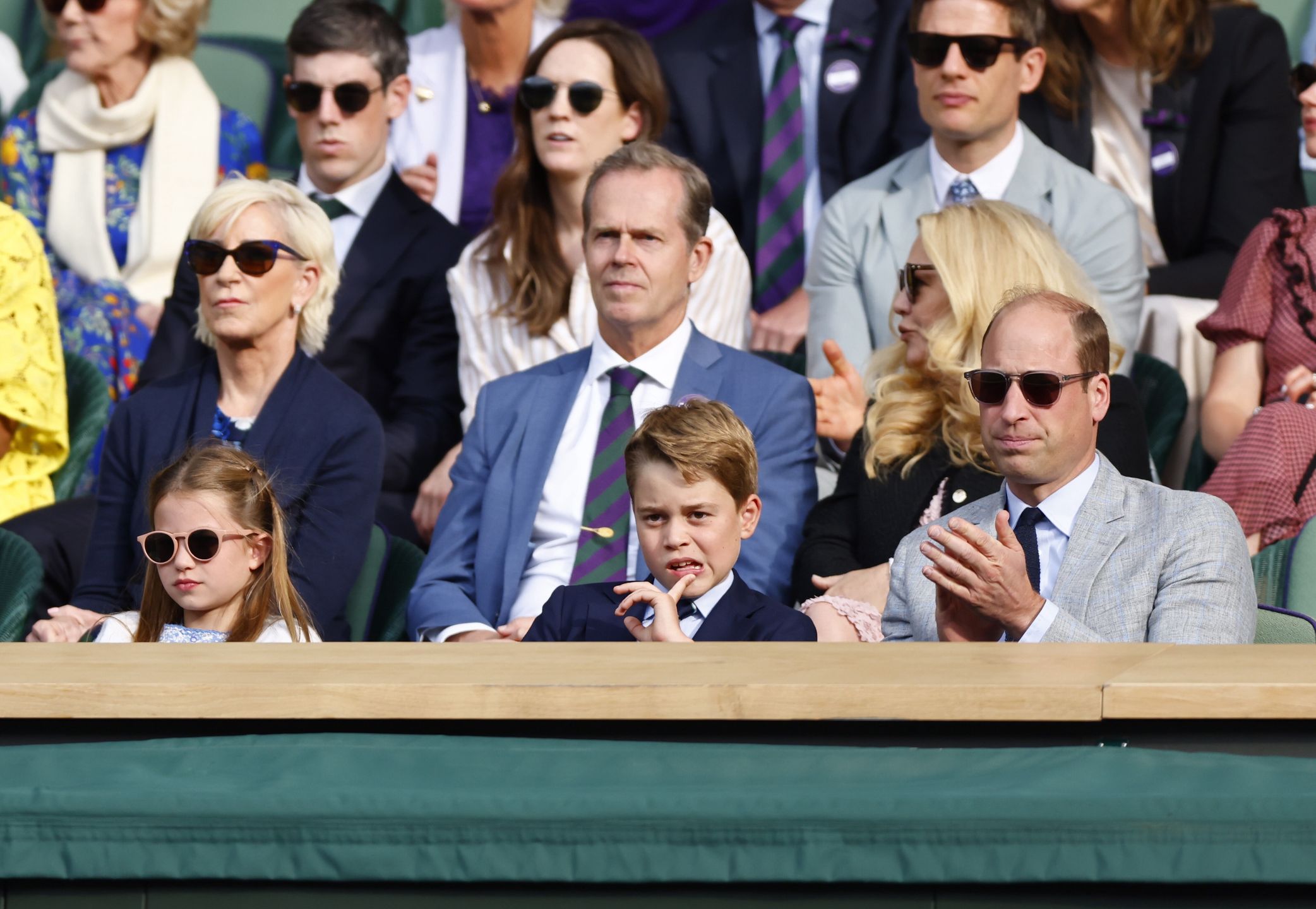 Charlotte i George z rodzicami podczas finału Wimbledonu