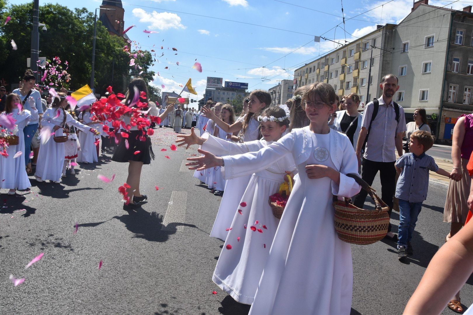 W procesji Bożego Ciała w Gorzowie co roku bierze udział kilka tysięcy osób.