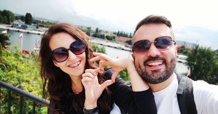 Karol i Laura ze "Ślubu od pierwszego wejrzenia" są już małżeństwem? Fani zauważyli obrączkę