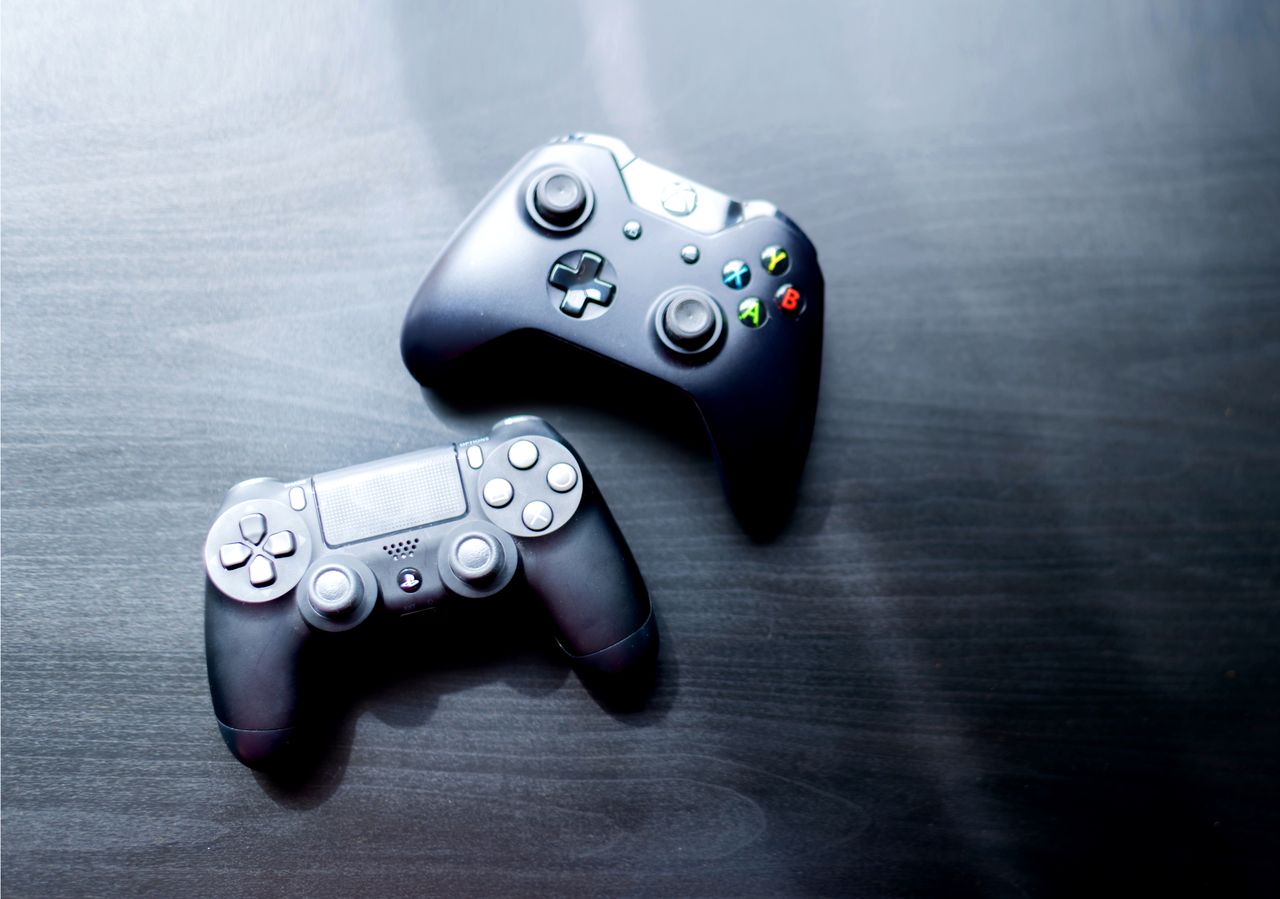 Różnica mocy między PS5 a Xbox Series X może być realnie wyższa, ale nie patrzmy wyłącznie na nią, fot. Piranhi/Shutterstock