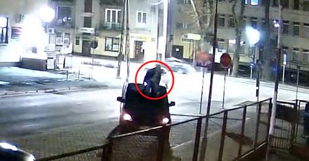 Szaleńcza jazda z intruzem na dachu. Zaskakujące nagranie lubelskiej policji