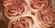 Przepis na bułeczki cynamonowe. Dzięki prostej metodzie zawsze się udają