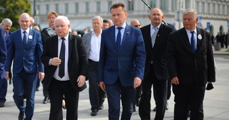 Sondaż. Oddech dla PiS i wzrost poparcia dla KO