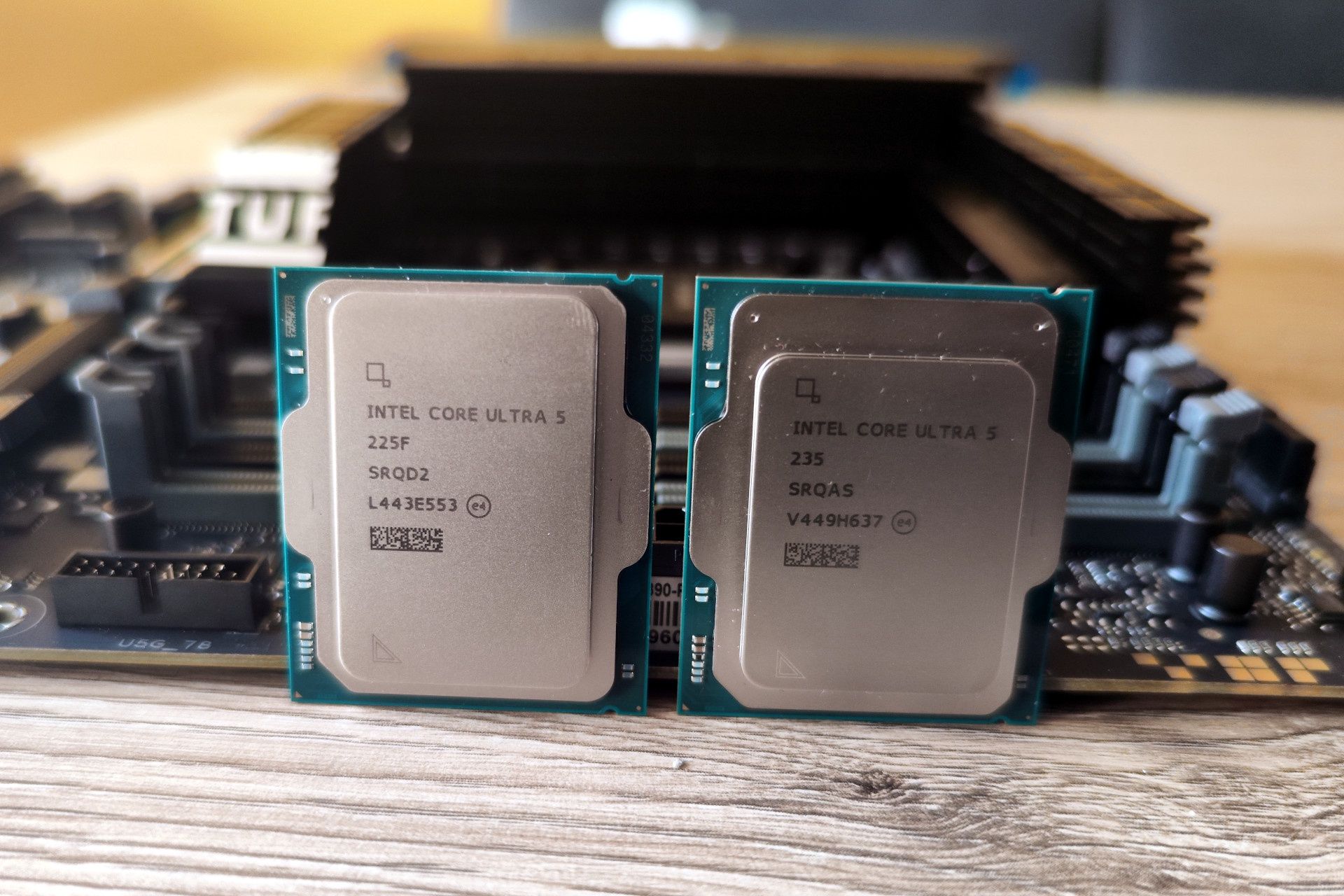 Intel Core Ultra 5 225F i 235