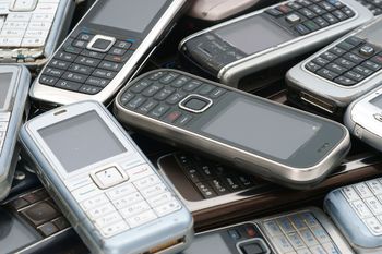 Pamiętasz Nokię 3310? Sentymentalna krzyżówka o telefonach komórkowych