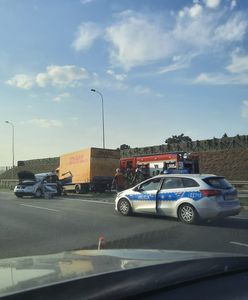 Wypadek na Południowej Obwodnicy Warszawy. Są ranni