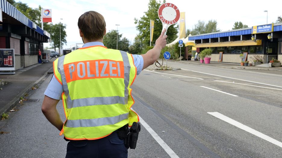 Police check by German police officers (Polizei) at the French-German border, in Rheinau, for vehicles entering Germany. Police officer viewed fro behind and “Police” word on his yellow vest (Polizei in German). (Photo by: Leitenberger S/Andia/Universal Images Group via Getty Images)