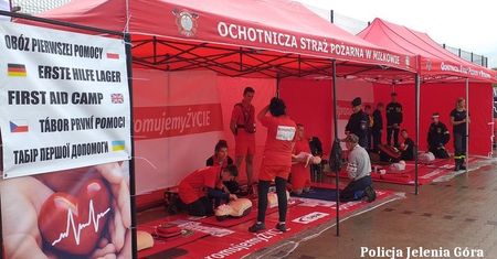 Kurs pierwszej pomocy zamiast mandatu. Policjanci "karali" kierowców