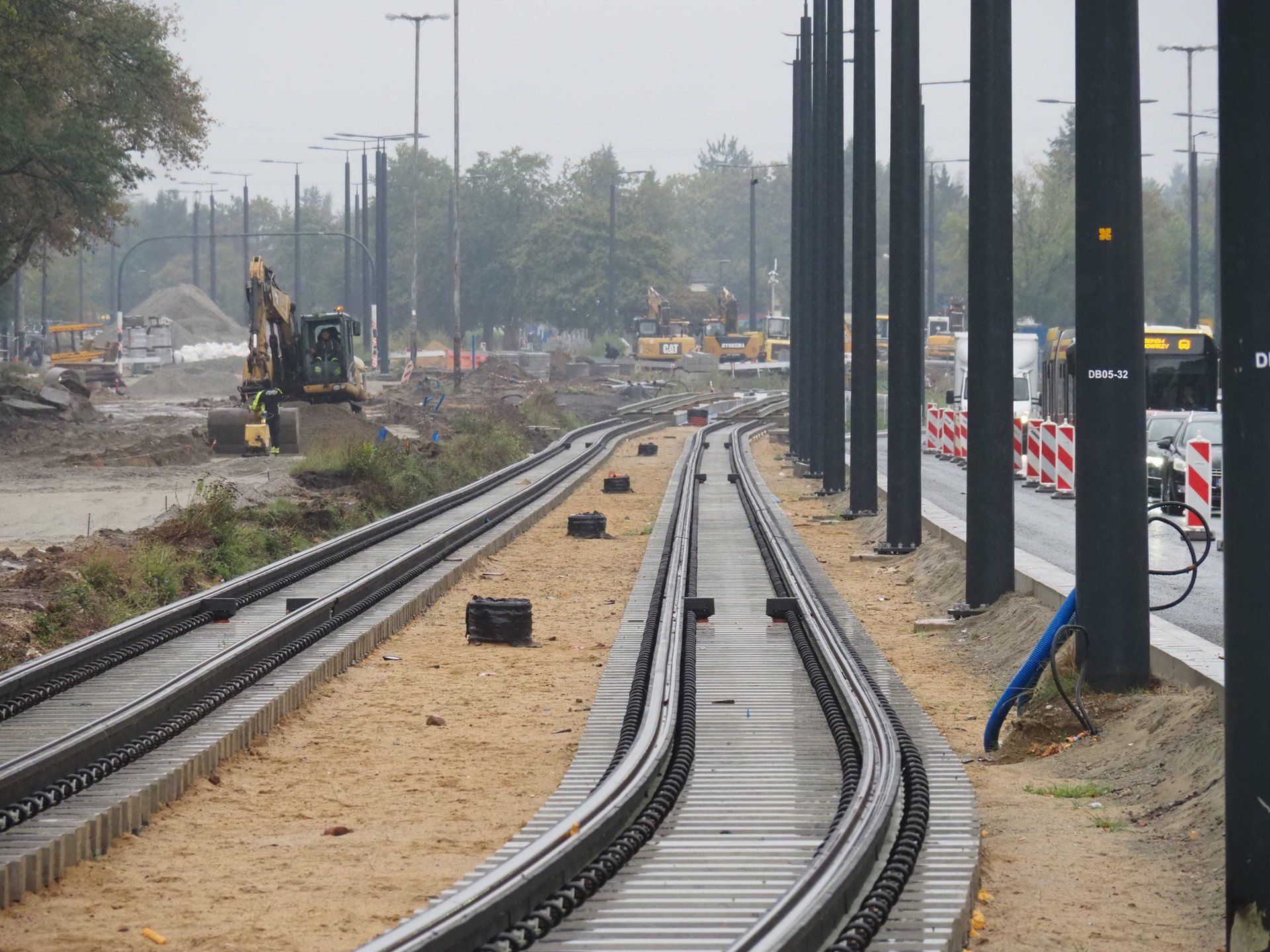 Prace przy budowie torowiska na alei Śmigłego - Rydza oraz na Niższej trwają. Niebawem zacznie powstawać nowa linia w kierunku Rzgowskiej