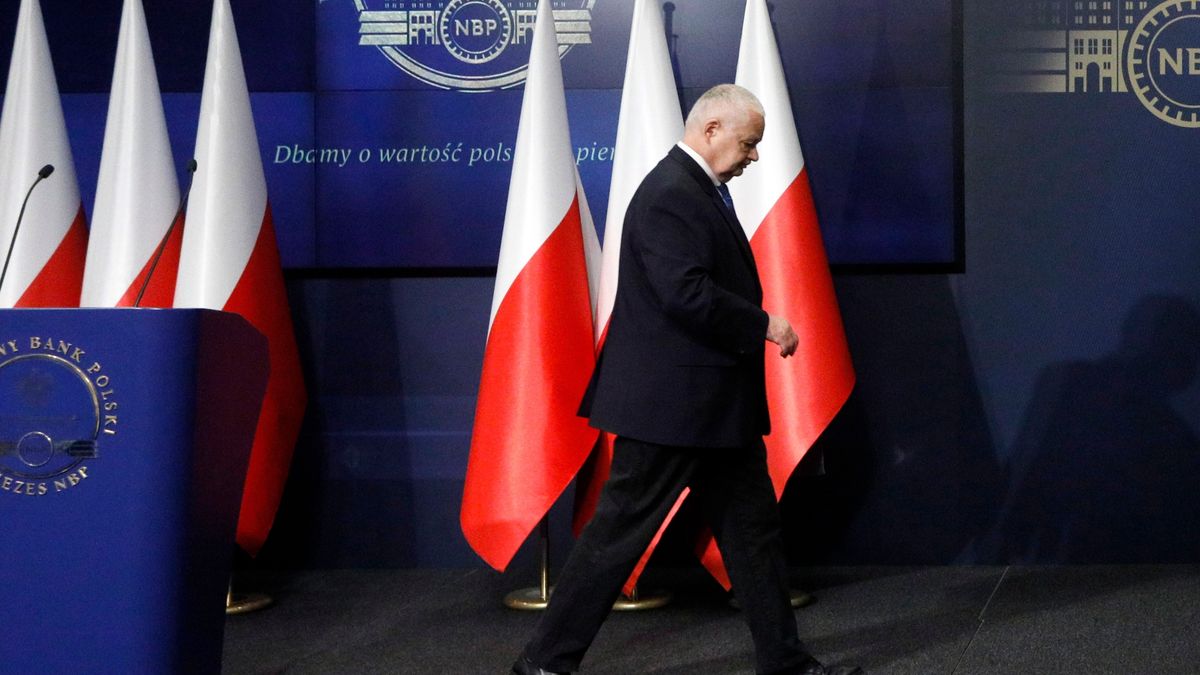 Prezes NBP Adam Glapiński. Ekonomiści spodziewają się większego spowolnienia polskiej gospodarki niż przewiduje Glapiński 
