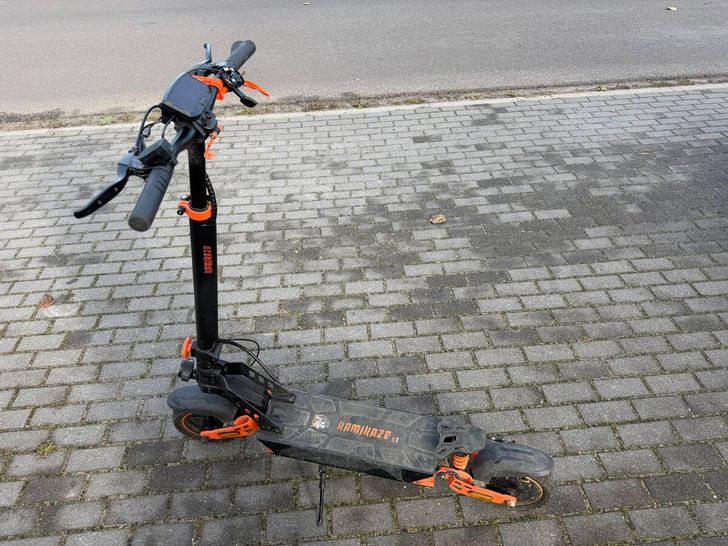Pijany jechał hulajnogą, bez oświetlenia pod DK11