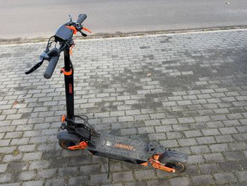 Pijany jechał hulajnogą, bez oświetlenia pod DK11