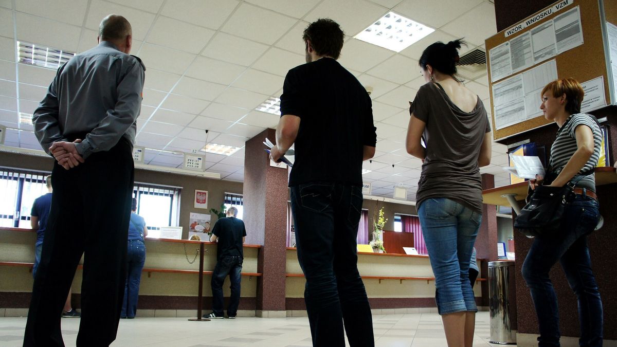 Ostatnie dni na rozliczenie z fiskusem
27.04.2012 Tychy Urzad Skarbowy Skladanie zeznan rocznych PIT  
Fot. Tomasz Jodlowski/REPORTER
Jodlowski/REPORTER