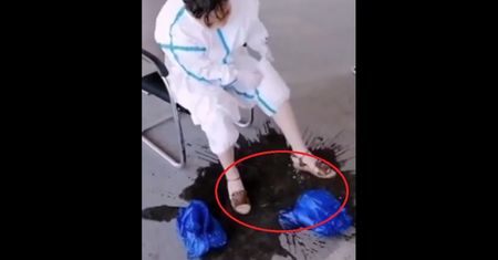 Koronawirus. Doktor zdjęła kombinezon. Straszny widok