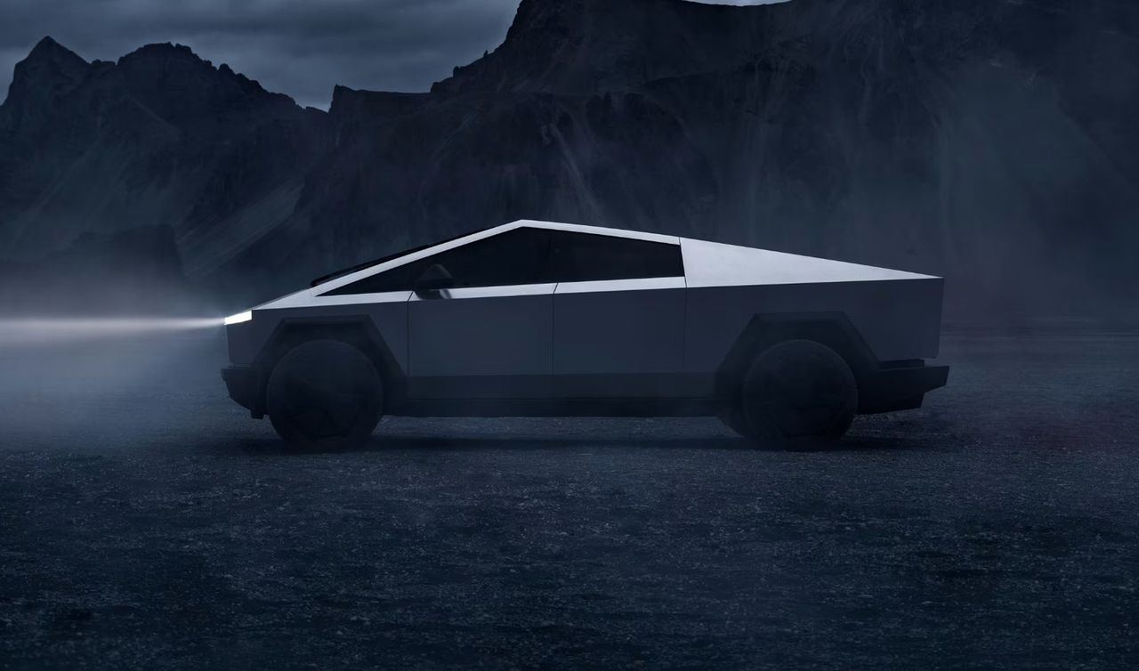 Cybertruck to "śmiertelna pułapka". Mężczyzna spłonął żywcem w samochodzie Tesli, rodzina wnosi pozew