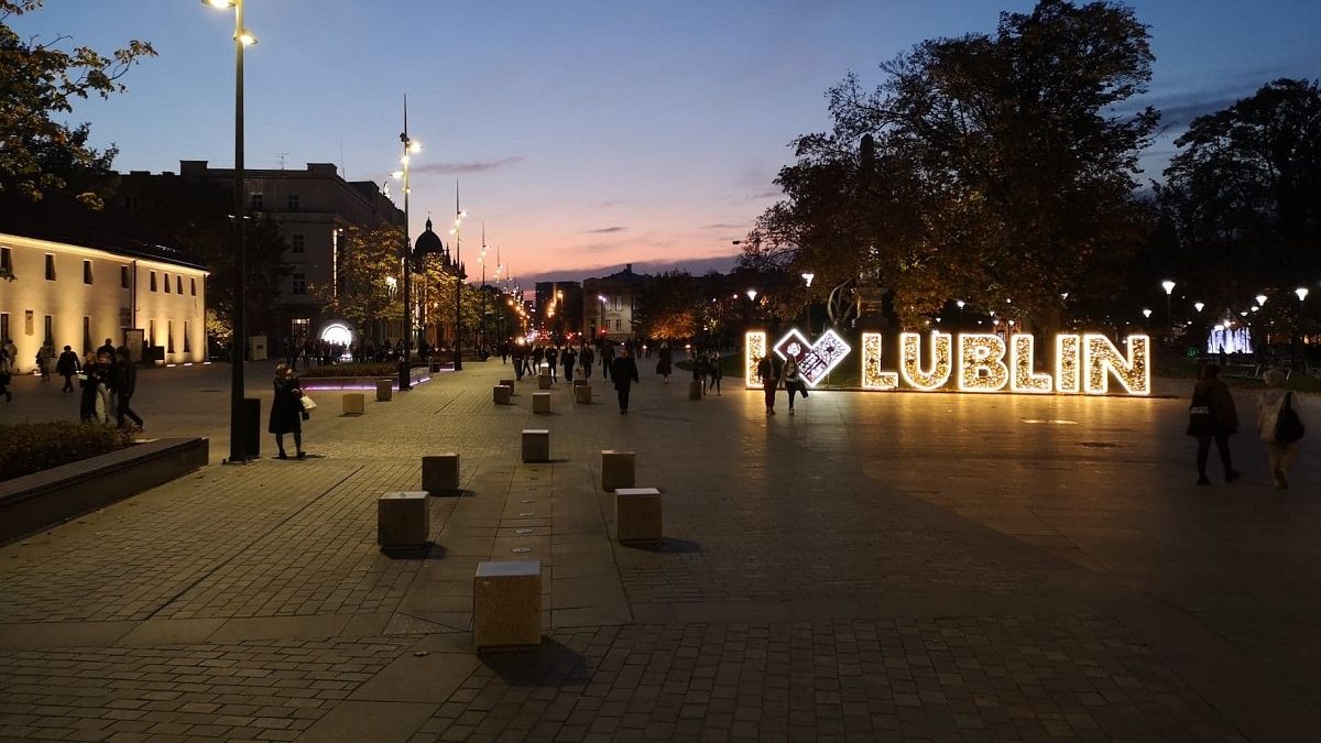 Nie opłaca się wyłączać iluminacji na Placu Litewskim
