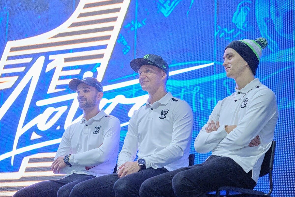 Prezentacja nowych zawodników Speedway Motor Lublin na lotnisku w Świdniku