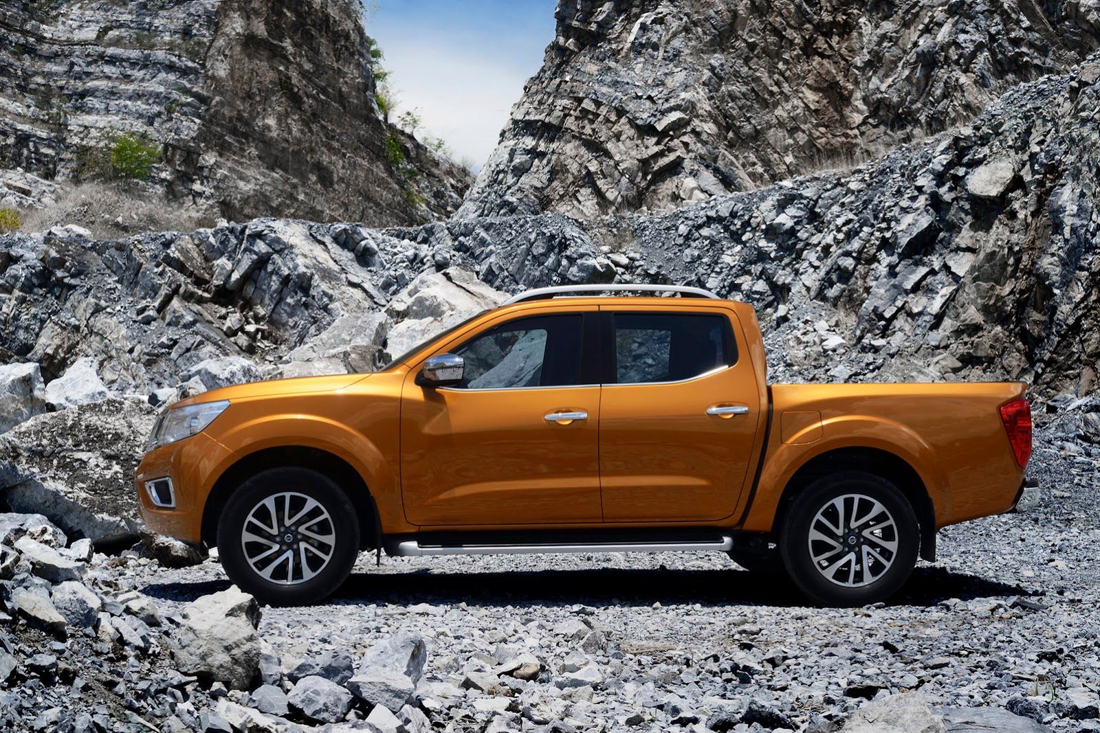 Nowy Nissan Navara - obszerna galeria producenta 34