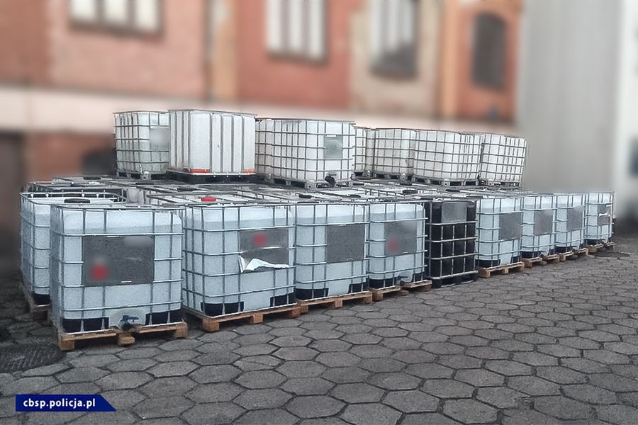 Łódź. Tysiące litrów podrobionej wódki. Akcja CBŚP