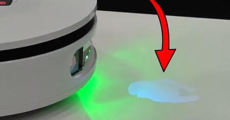 Nowy Dyson widzi niewidzialne plamy. Robot dostał wsparcie UV