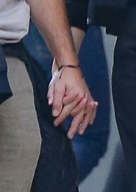 Leonardo DiCaprio spaceruje za rękę z ukochaną