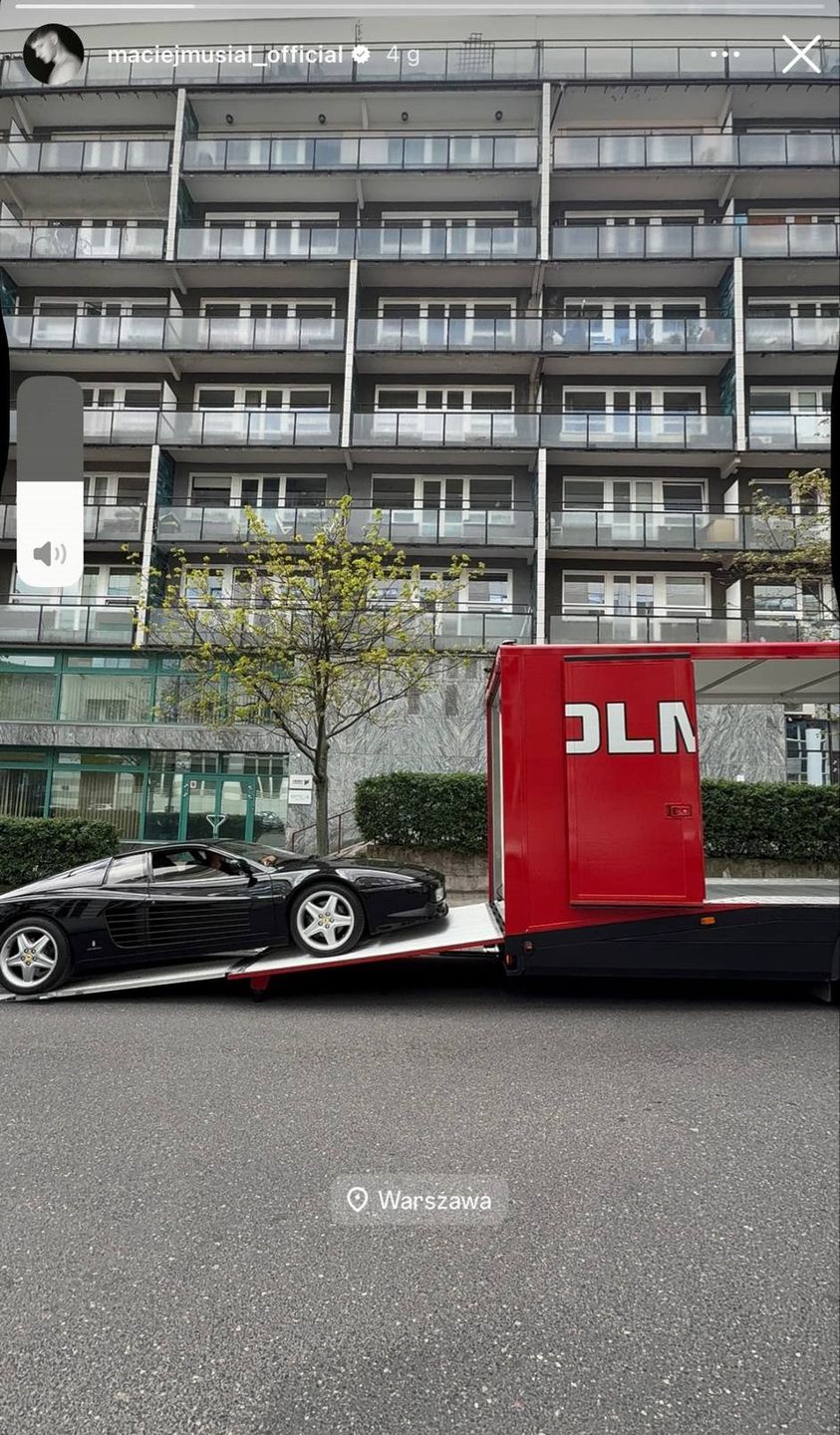Auto Macieja Musiała zostało załadowane na lawetę