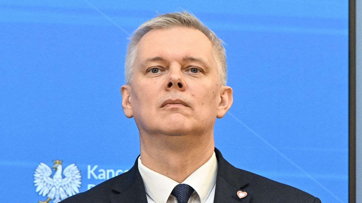 Warszawa, 10.05.2024. Desygnowany na ministra spraw wewnętrzynych i administracji, dotychczasowu Minister-członek Rady Ministrów, koordynator służb specjalnych Tomasz Siemoniak podczas konferencji prasowej dot. rekonstrukcji rządu, 10 bm. w siedzibie KPRM w Warszawie. (jm) PAP/Radek Pietruszka