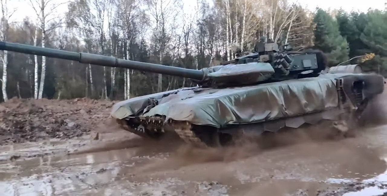 Russia's T-72B3 tanks roll into Ukraine with new APS