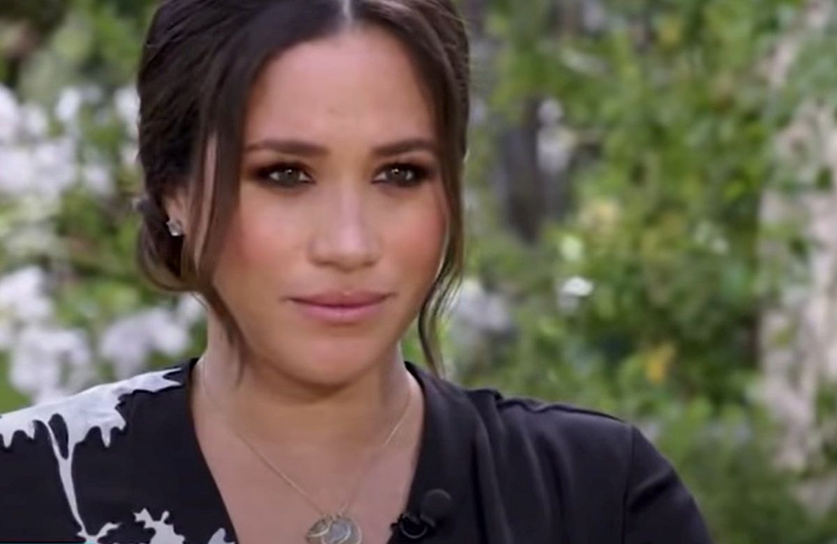 Sukienka Meghan Markle wyprzedana. Kreacja od Armaniego rozeszła się po zapowiedzi wywiadu