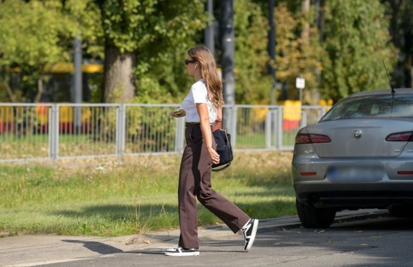 Anna Lewandowska załatwia sprawunki na mieście