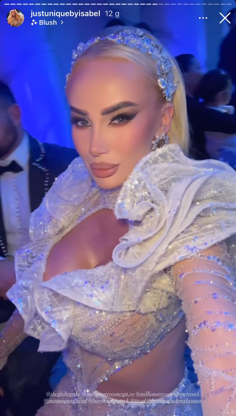 Izabela Macudzińska odbiera nagrodę